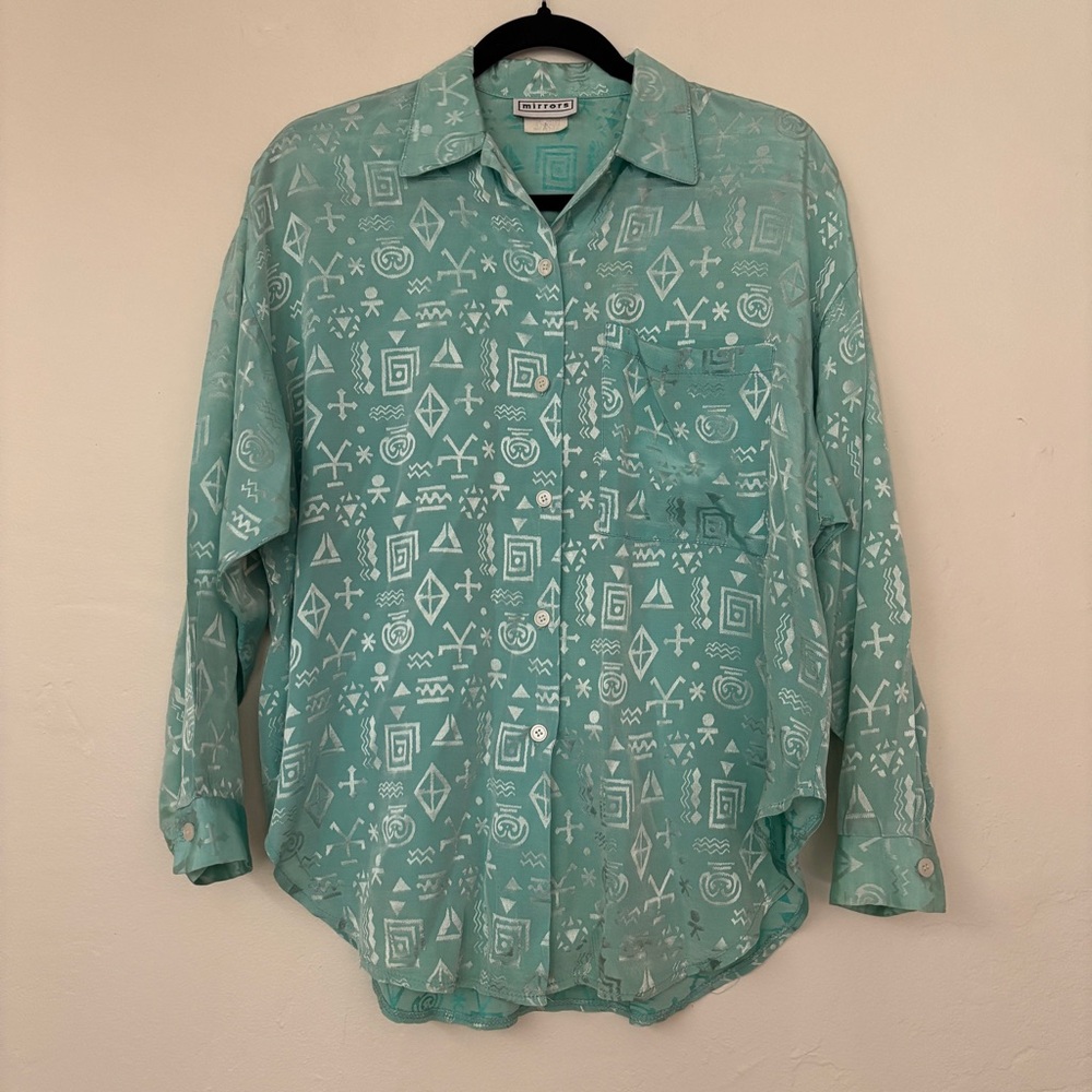 Mirrors Women’s Mint Green Lightweight GeometricPrint Long Sleeve Vintage Shirt